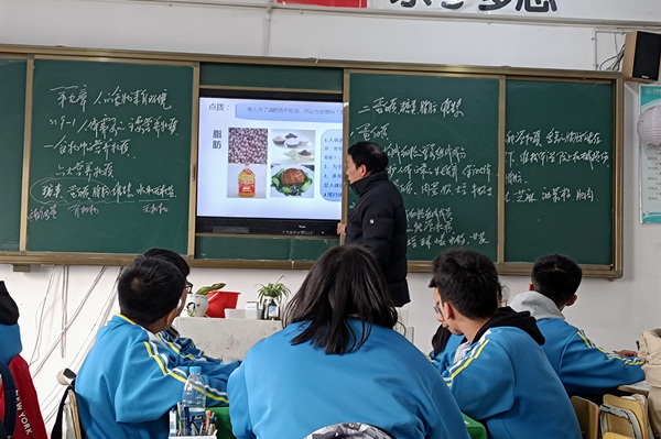 关注食品中的营养物质——记钱传斌老师的一堂生物公开课